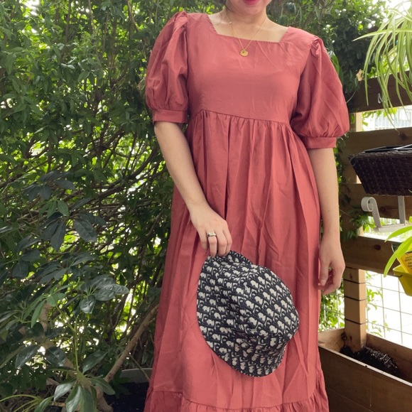 Puffed sleeved ankle lenght dress. - Picture 1 of 3